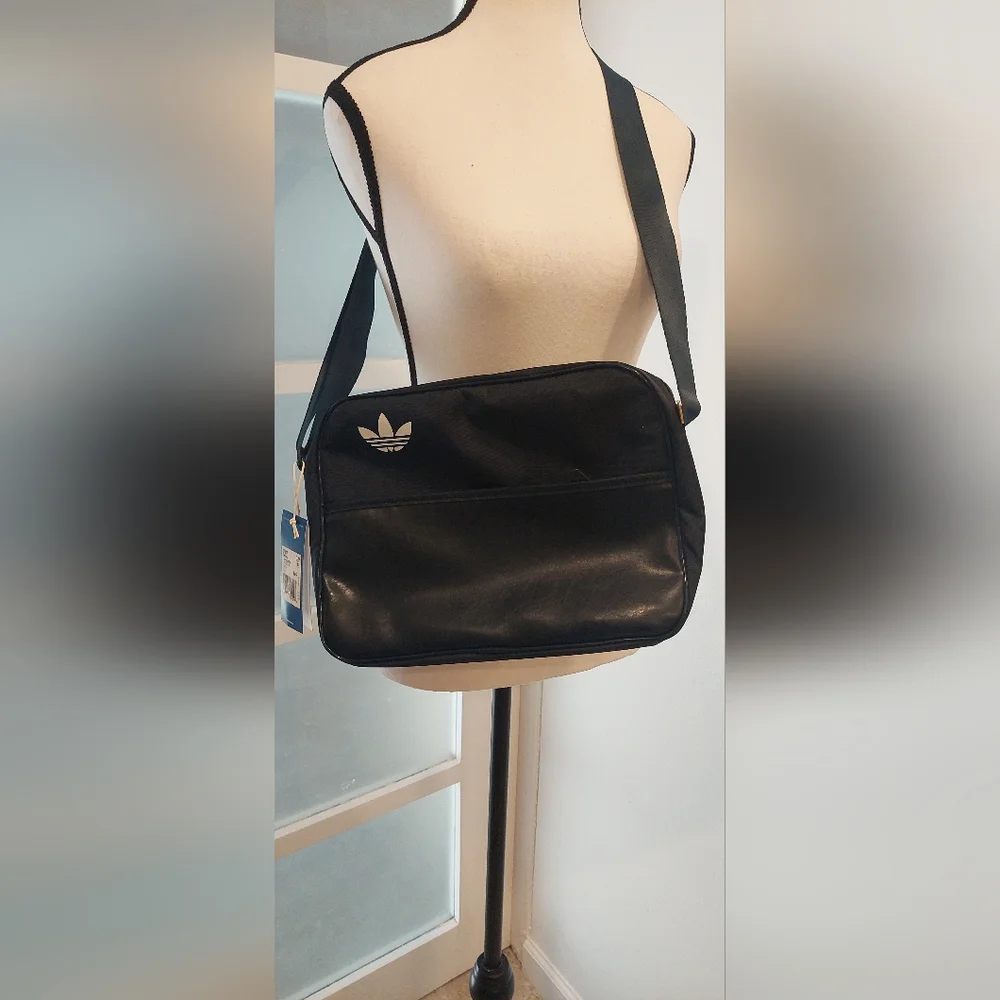 Adidas Dark blue Adidas shoulder bag with white logo. - Picture 1 of 8